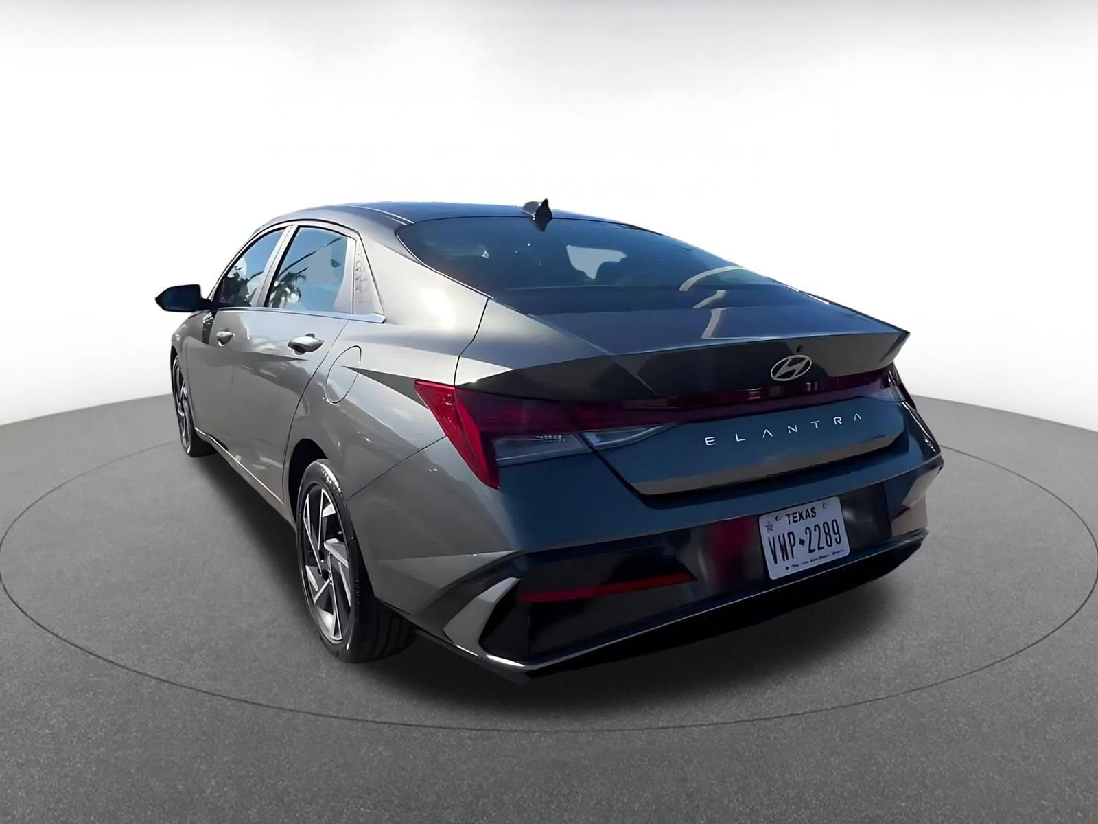 Used 2025 Hyundai Elantra SEL image 11