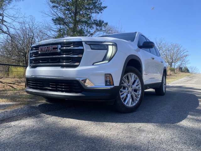 Used 2025 GMC Acadia Elevation w/ Elevation Premium Package image 2