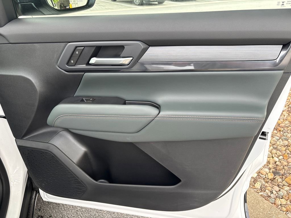 New 2026 GMC Terrain AT4 w/ LPO, Floor Liner Package AWD/4WD image 39