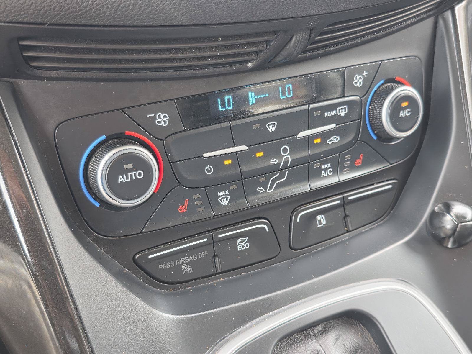 Used 2018 Ford C-MAX Titanium FWD image 17