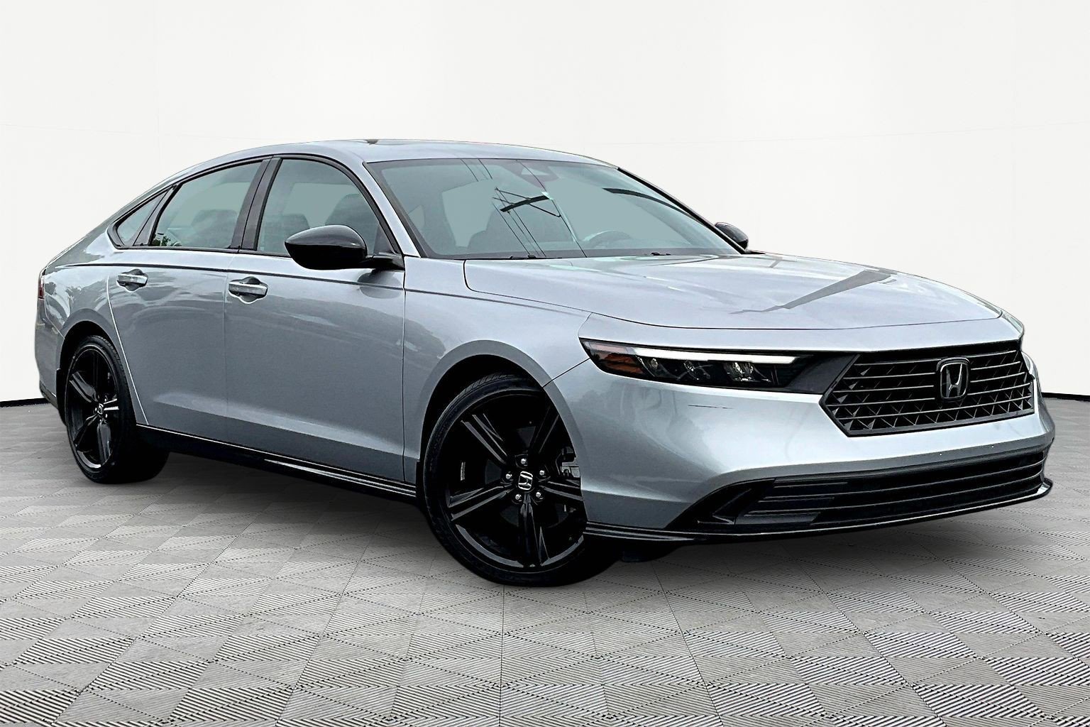 Used 2023 Honda Accord Sport image 3