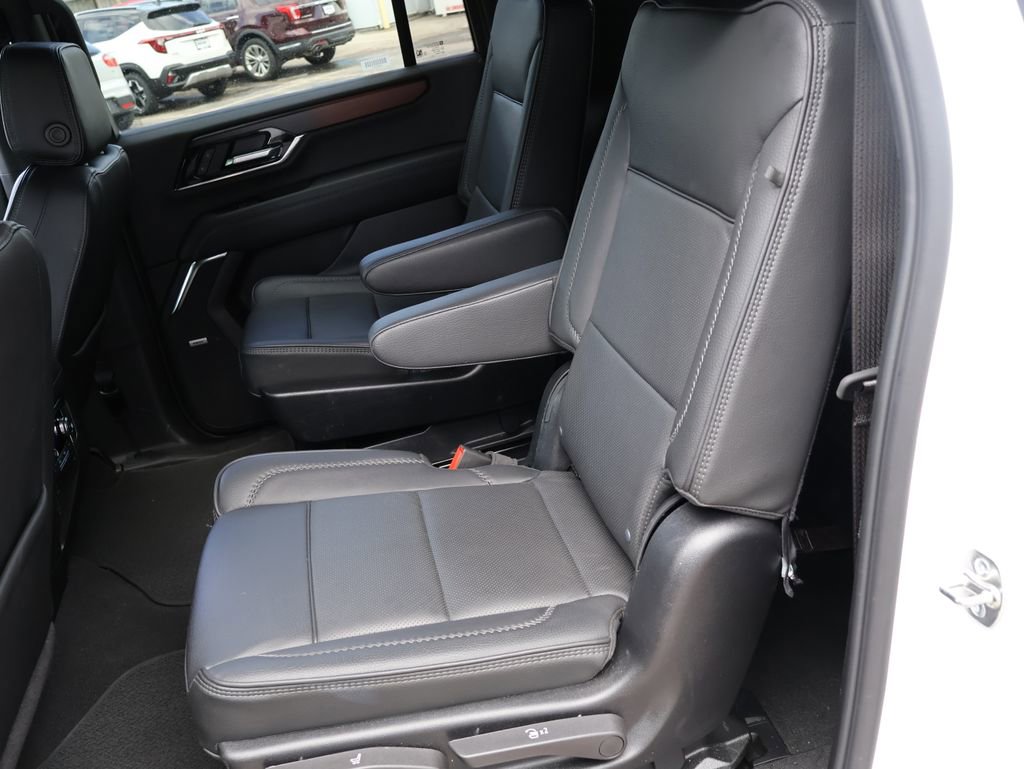 Used 2025 GMC Yukon XL Denali AWD/4WD image 15