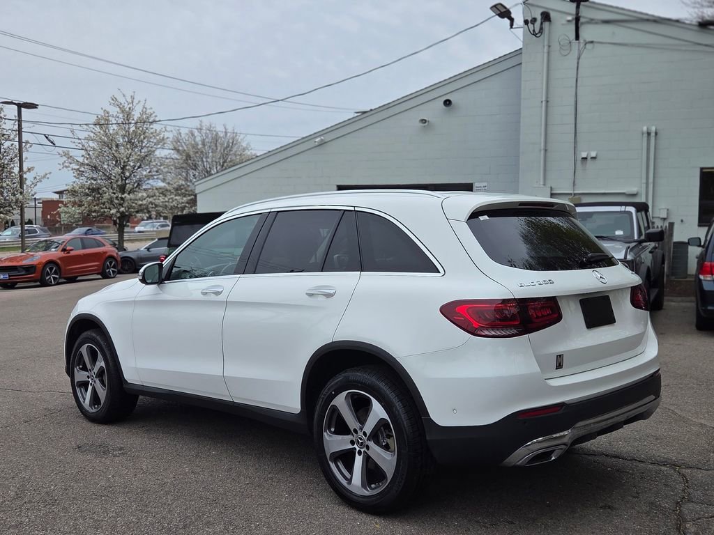 Used 2022 Mercedes-Benz GLC 300 4MATIC w/ Premium Package Lite image 4