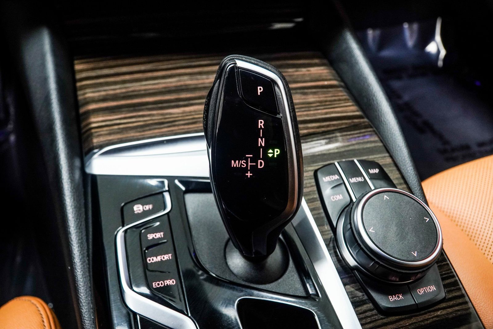 Used 2023 BMW 530i xDrive w/ Premium Package image 18