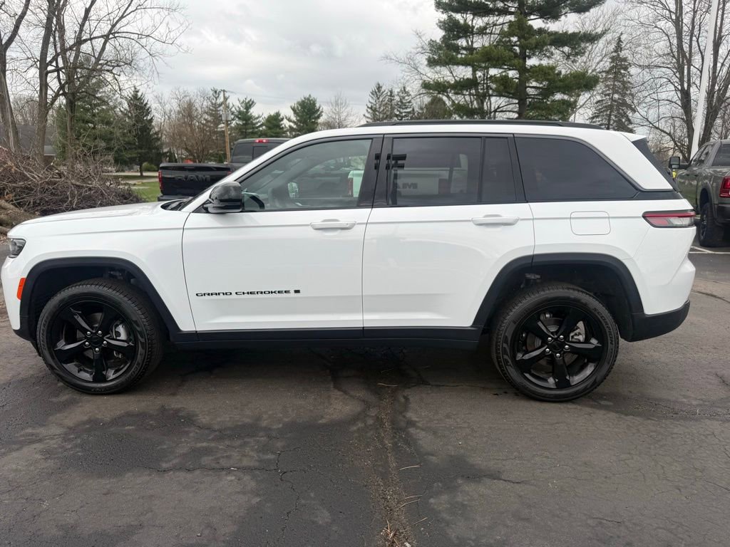 New 2026 Jeep Grand Cherokee Limited w/ Limited Altitude Package AWD/4WD image 6