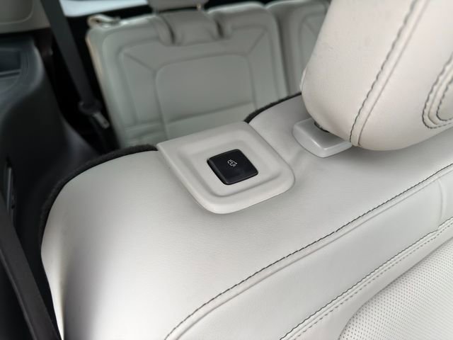 Used 2025 Lincoln Aviator Reserve w/ Equipment Group 201A image 13