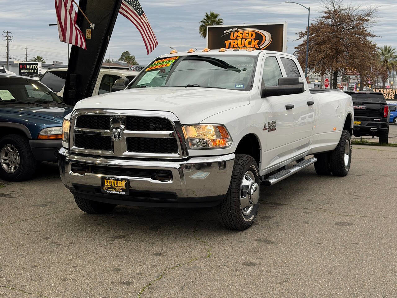 Used 2017 RAM 3500 Tradesman w/ Chrome Appearance Group image 2