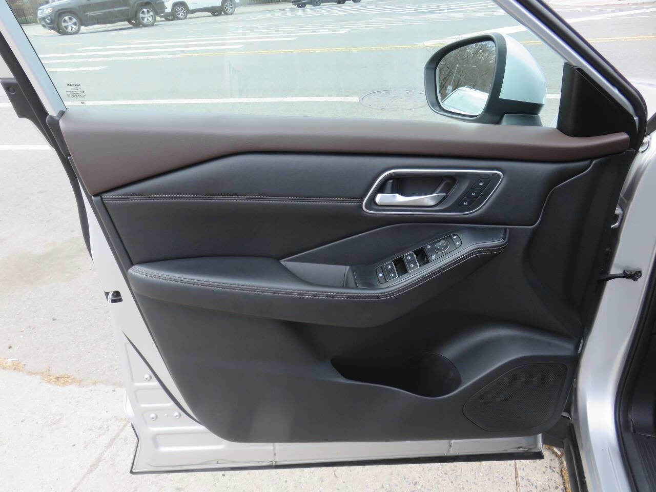 Used 2021 Nissan Rogue SL image 28