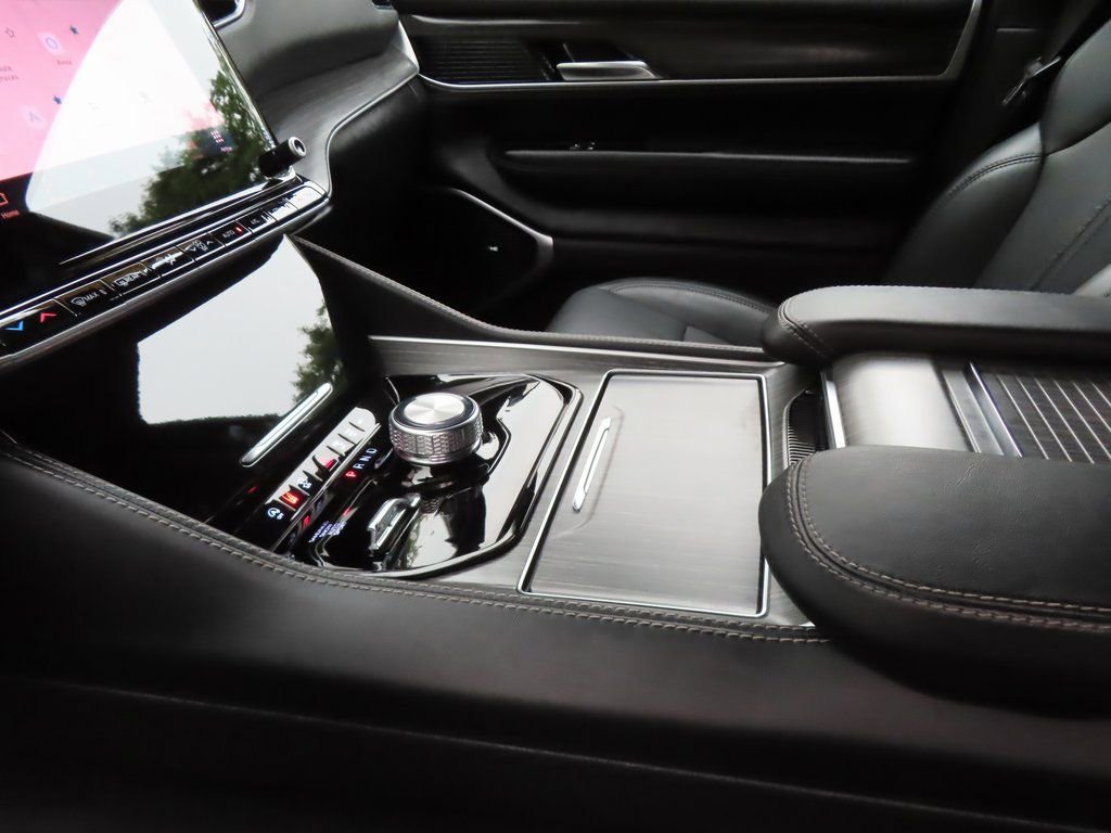 Certified 2024 Jeep Wagoneer L Series II w/ Flexible Seating Group image 22