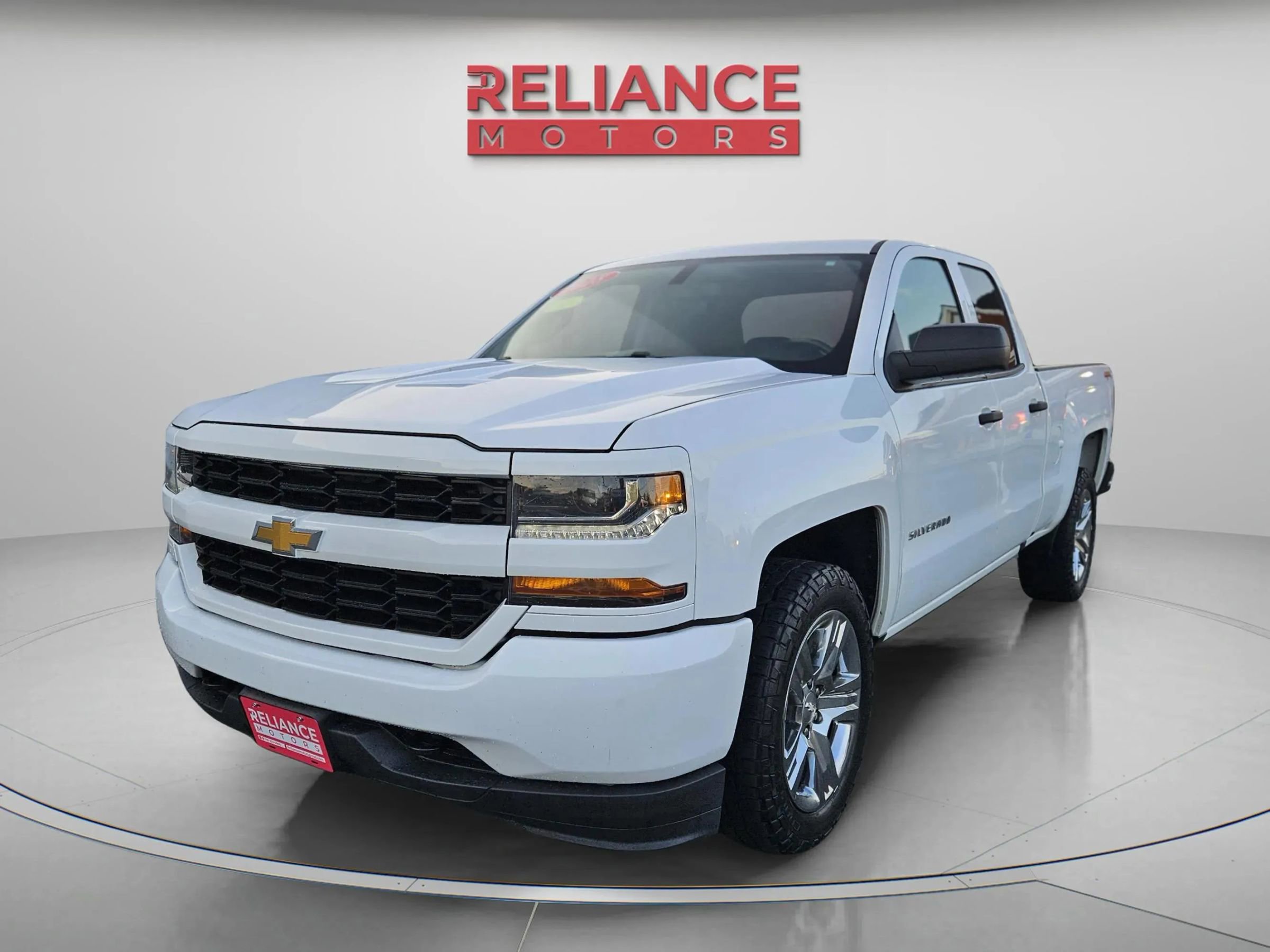 Used 2018 Chevrolet Silverado 1500 Custom w/ Trailering Package image 1