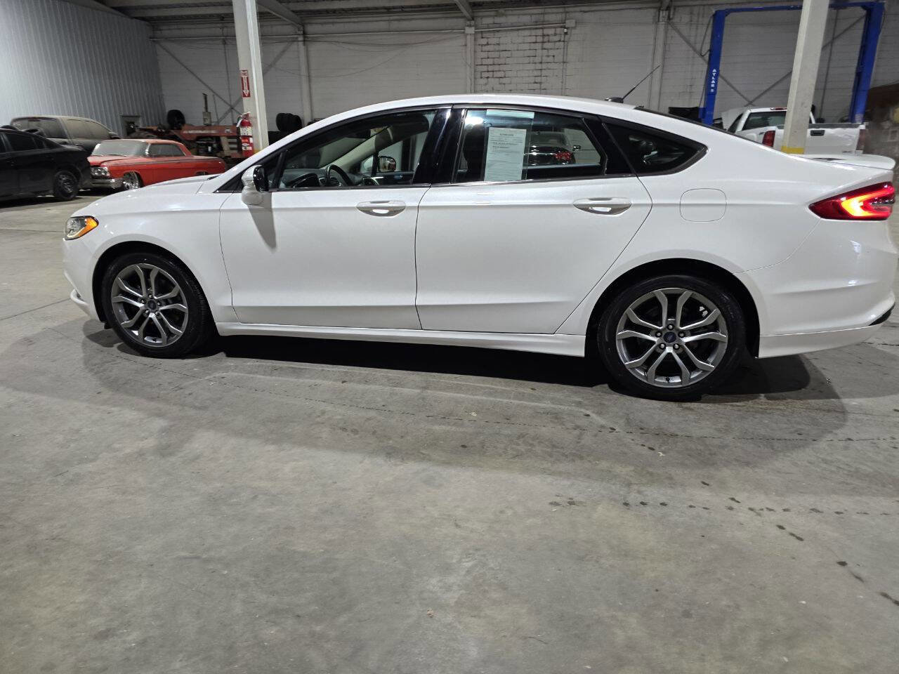 Used 2017 Ford Fusion SE w/ Equipment Group 201A image 7