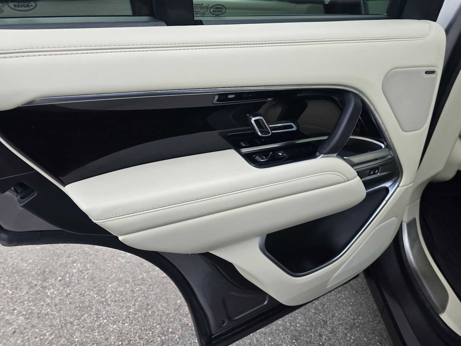 Used 2024 Land Rover Range Rover SE image 19