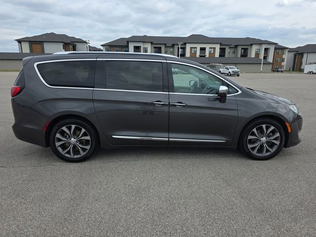 Used 2018 Chrysler Pacifica Limited w/ Tire & Wheel Group image 14