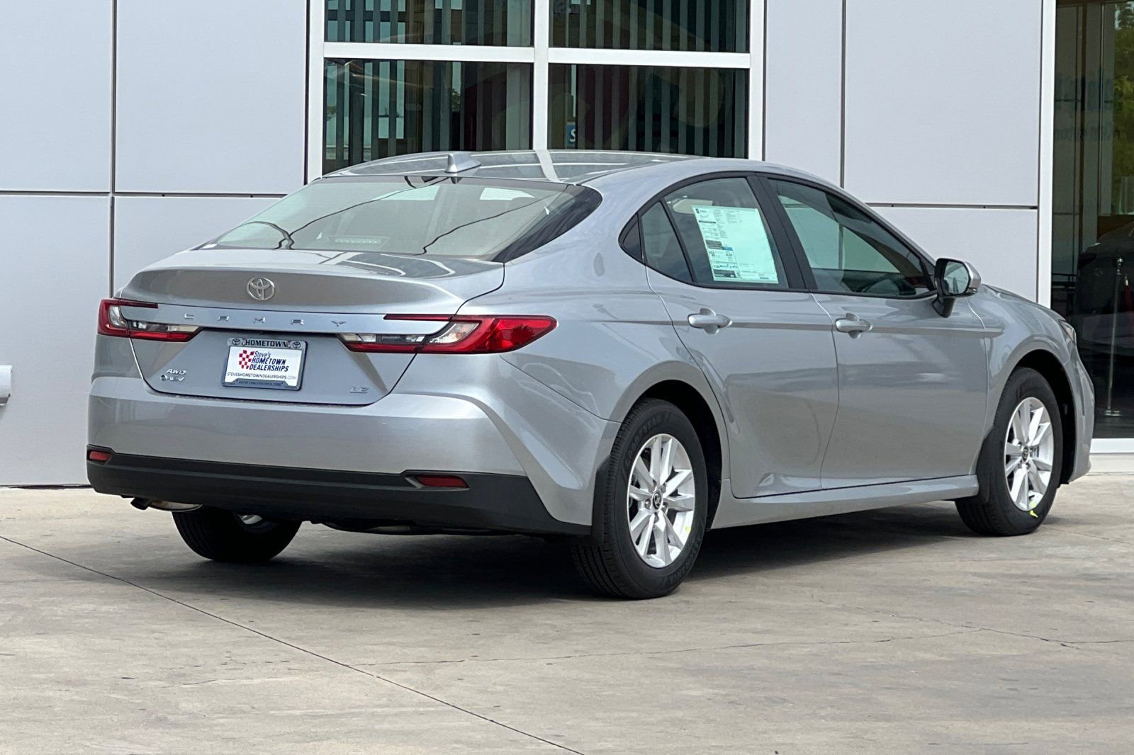 Used 2025 Toyota Camry LE w/ Convenience Package AWD/4WD image 4