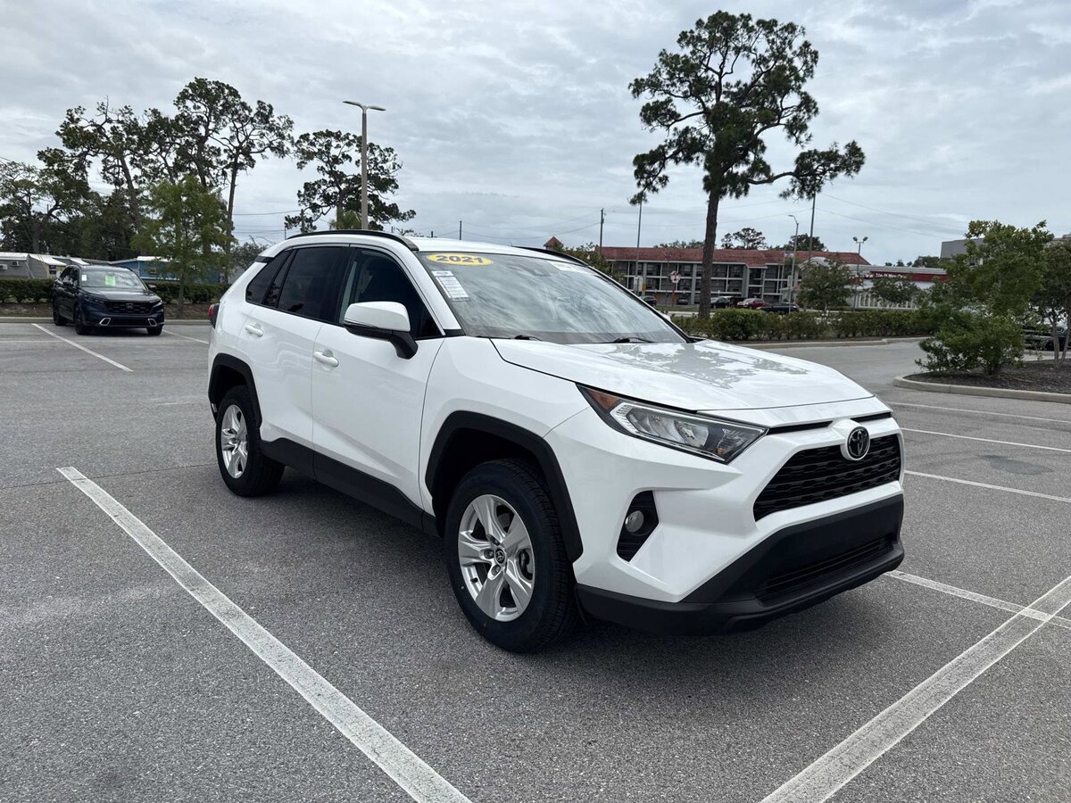 Used 2021 Toyota RAV4 XLE FWD image 6