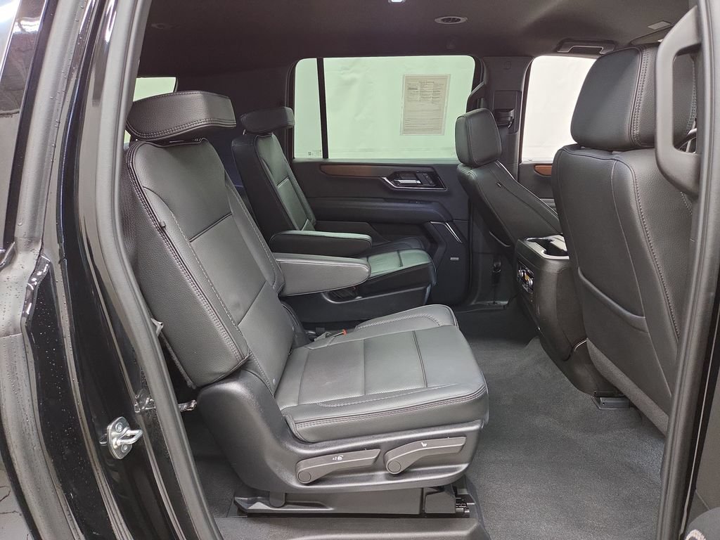 Used 2025 GMC Yukon XL Denali AWD/4WD image 11