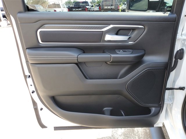 New 2026 RAM 1500 4x4 Crew Cab image 16