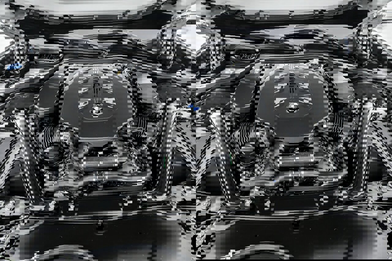 Used 2025 BMW 760i xDrive w/ Executive Package image 16