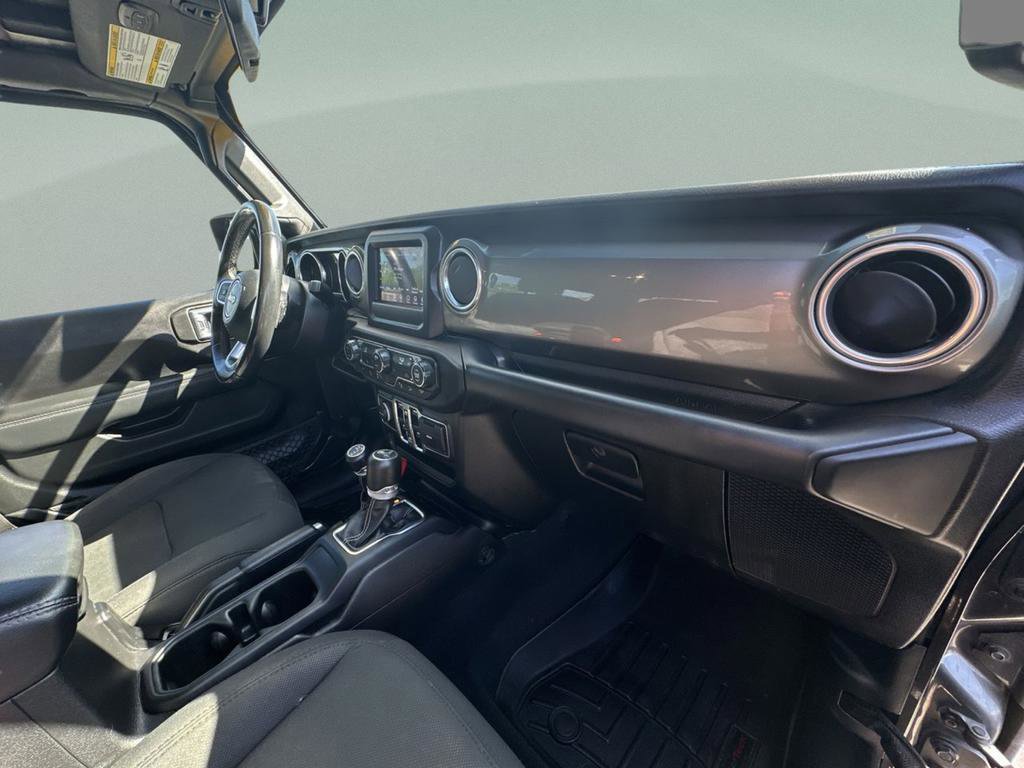 Used 2019 Jeep Wrangler Unlimited Sahara w/ Safety Group AWD/4WD image 29
