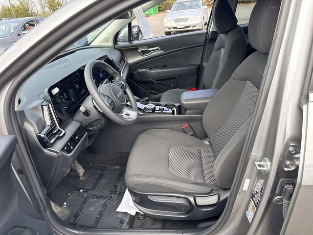 Used 2023 Kia Sportage LX image 11