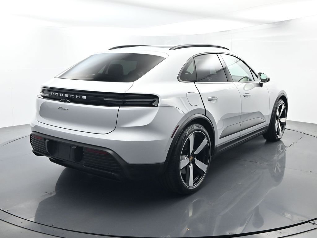 Certified 2025 Porsche Macan Electric image 14
