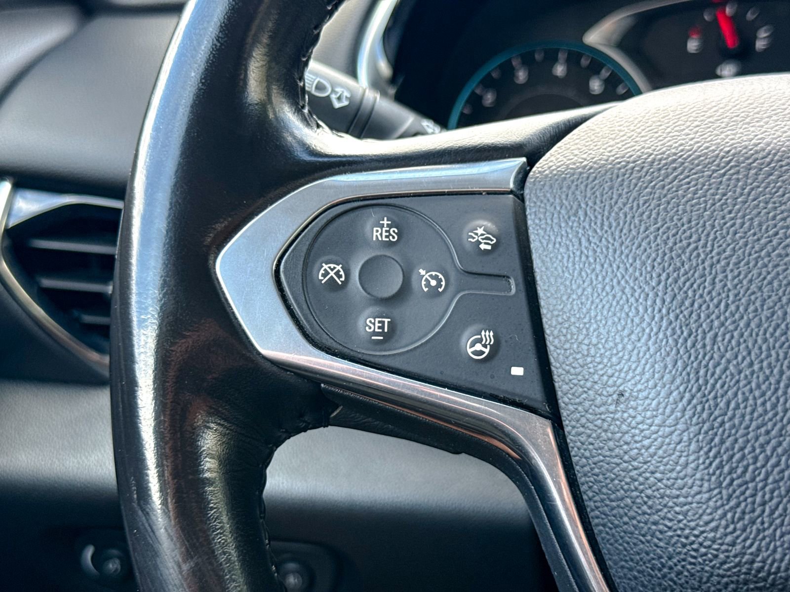 Used 2020 Chevrolet Traverse Premier AWD/4WD image 40