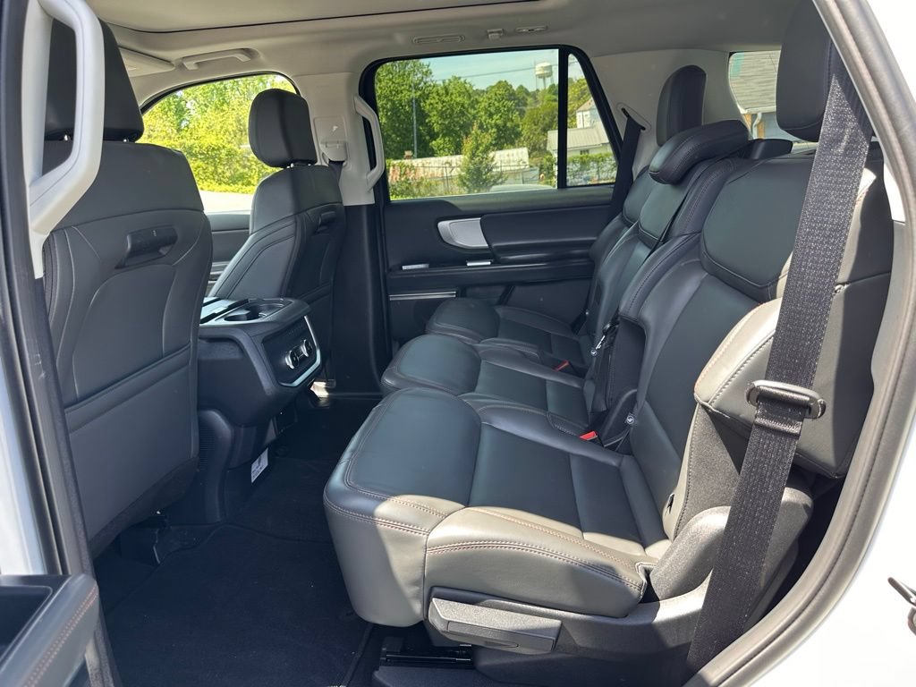Used 2025 Ford Expedition Active AWD/4WD image 25