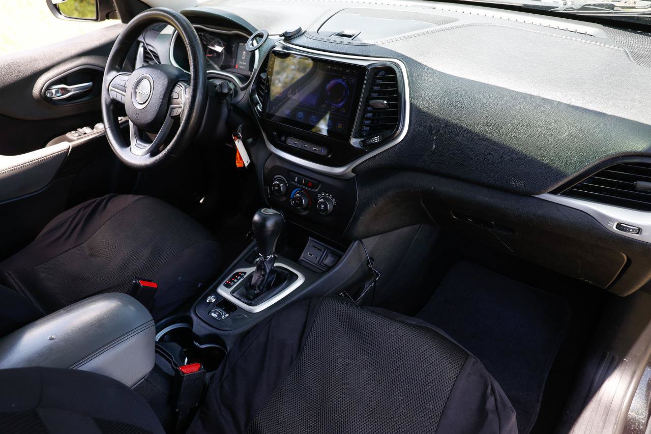 Used 2014 Jeep Cherokee Sport FWD image 16