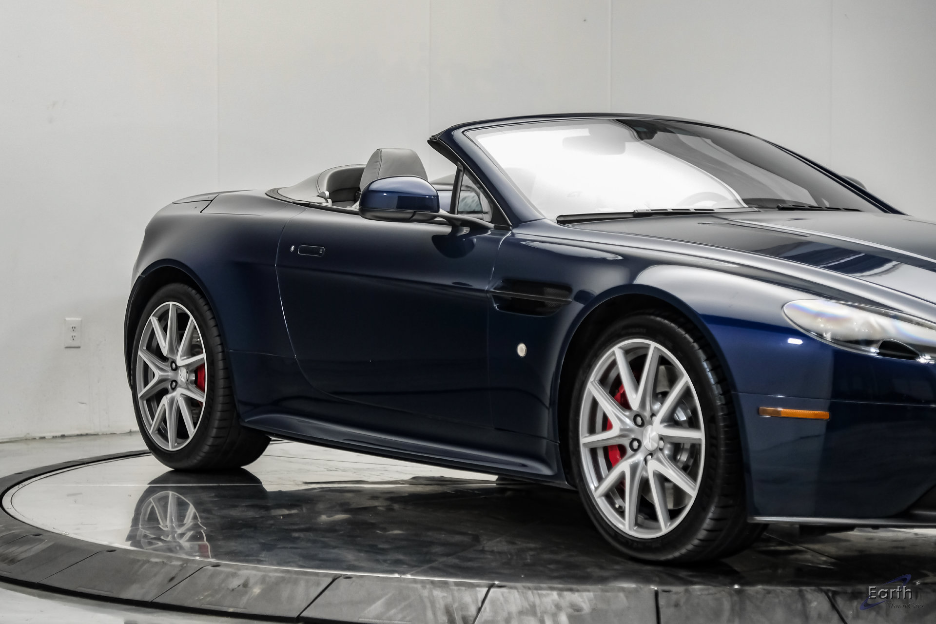 Used 2015 Aston Martin V8 Vantage GT RWD image 34