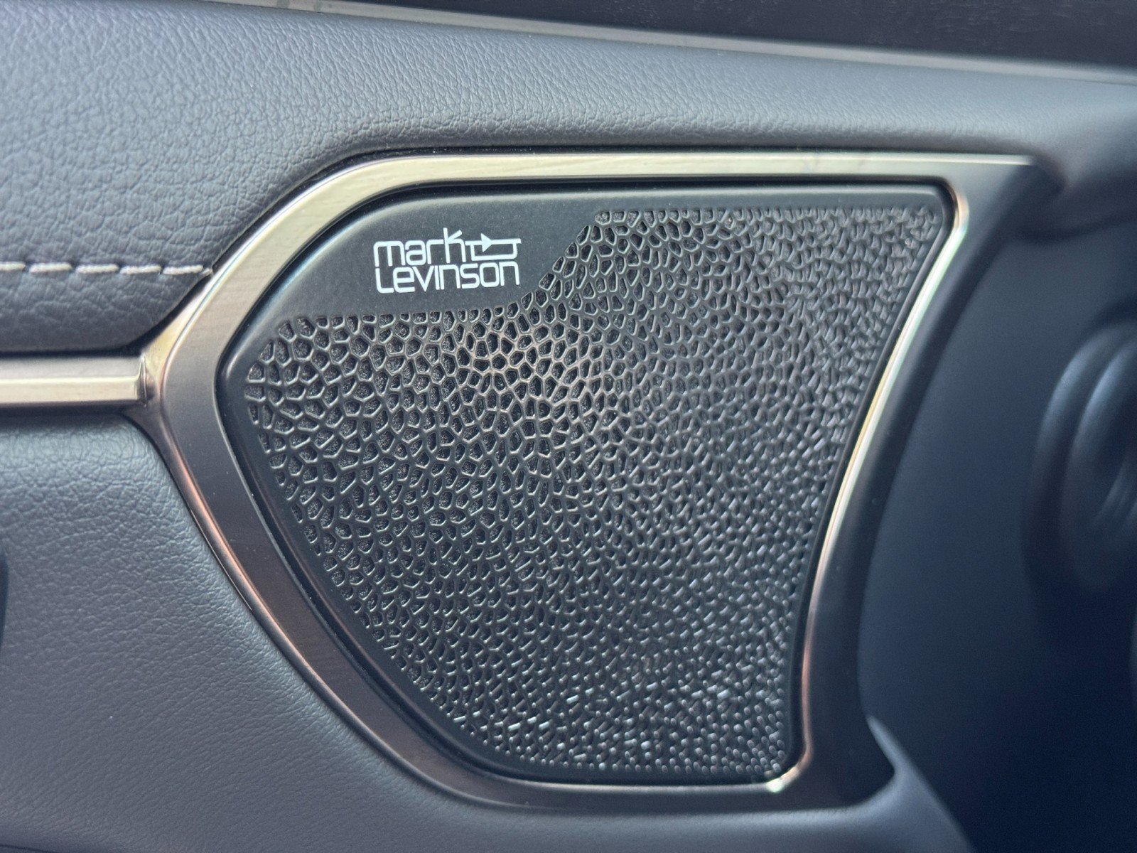 Used 2024 Lexus ES 300h w/ Accessory Package (Z2) FWD image 19