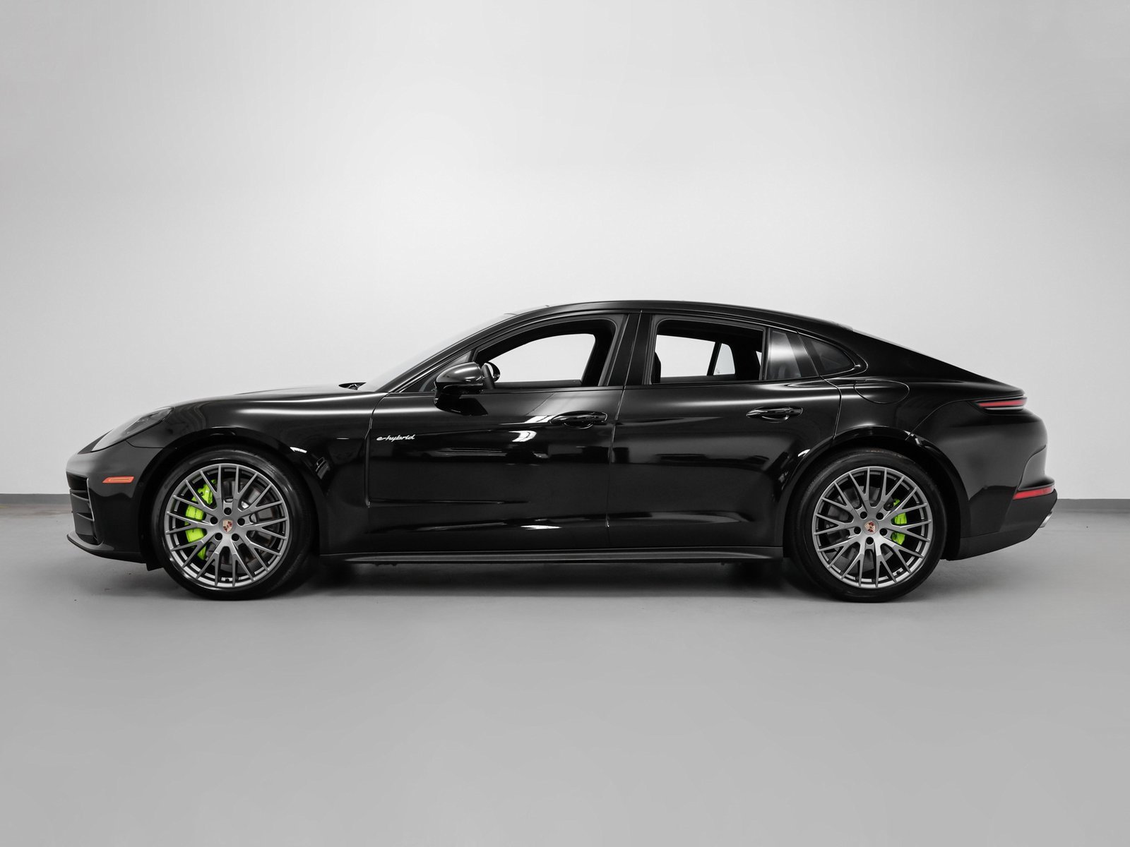 New 2026 Porsche Panamera 4 image 2