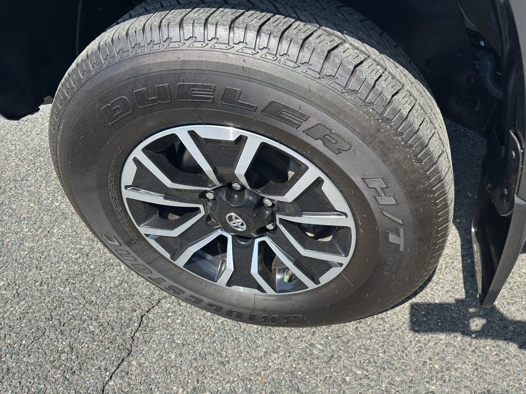 Used 2022 Toyota Tacoma TRD Sport w/ Technology Package image 17