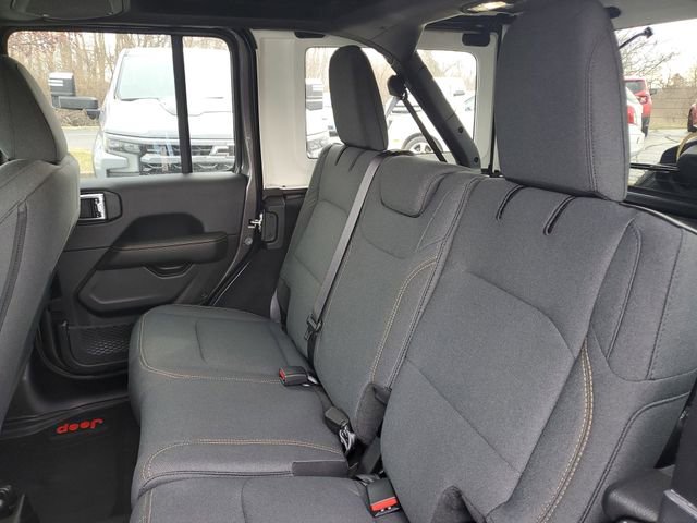Used 2025 Jeep Wrangler Sahara AWD/4WD image 28