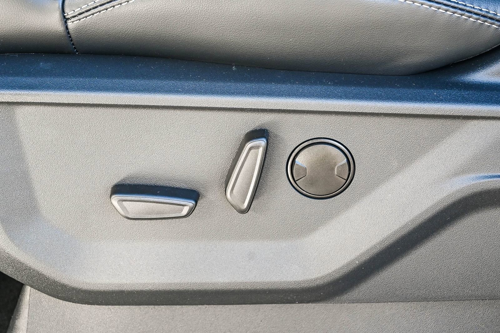 New 2025 Ford Expedition Max Platinum w/ Stealth Appearance Package image 28