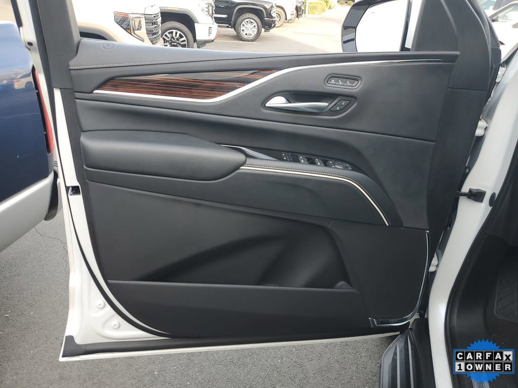 Used 2023 Cadillac Escalade Premium Luxury image 24