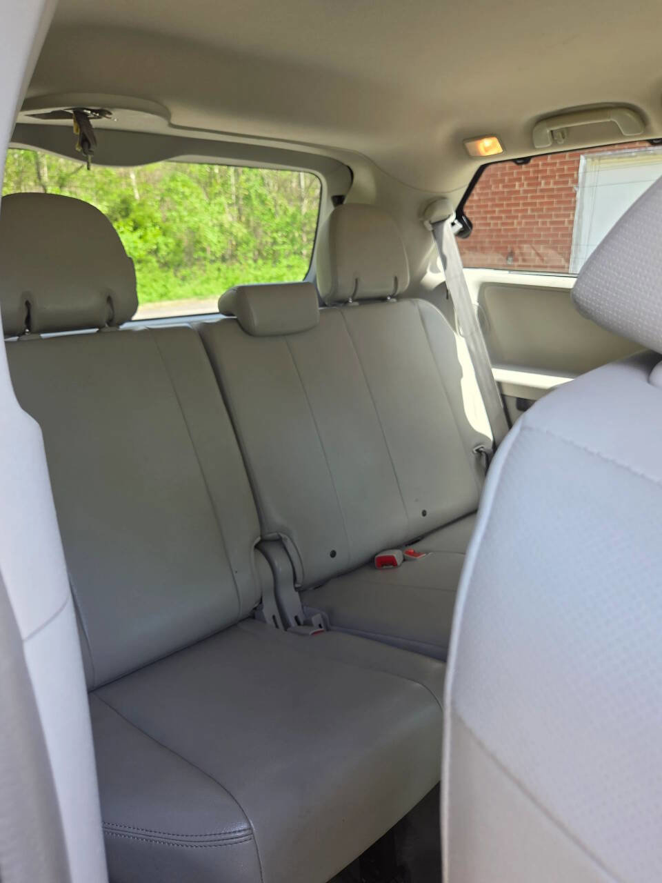 Used 2013 Toyota Sienna XLE image 29