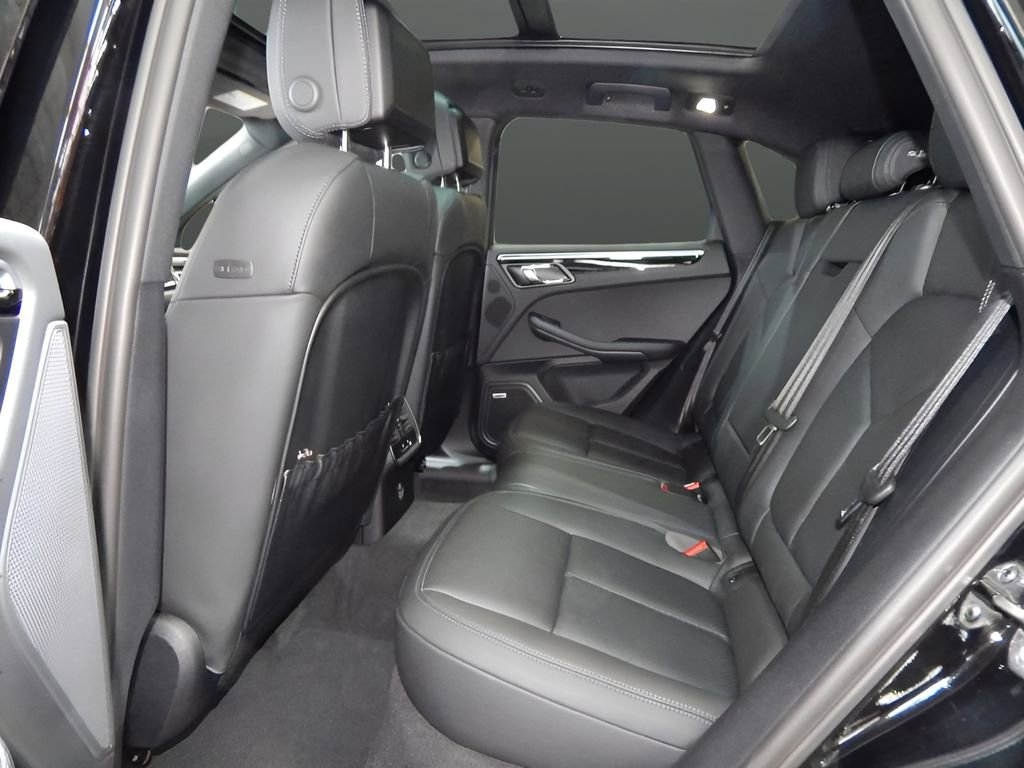 Used 2022 Porsche Macan image 17