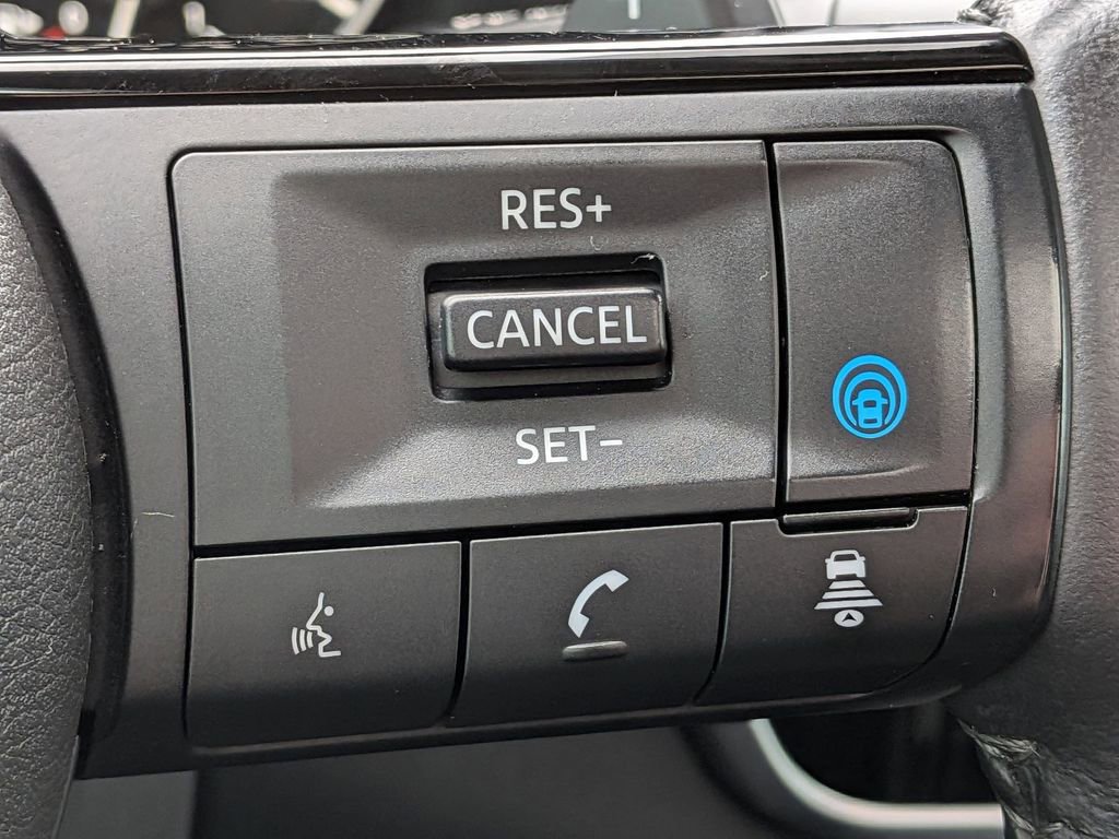 Used 2023 Nissan Rogue SV w/ SV Premium Package image 15