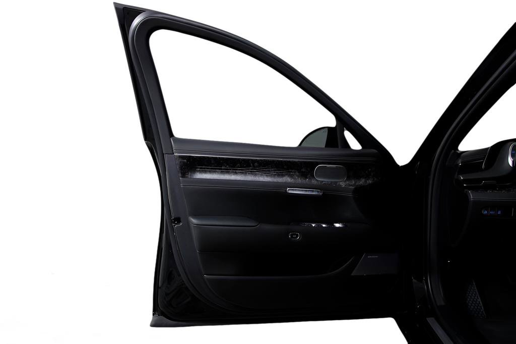 Used 2024 Genesis G90 3.5T image 43