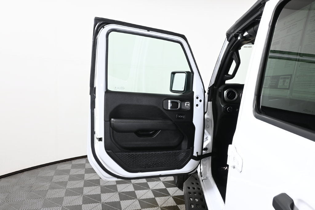 Used 2023 Jeep Wrangler Unlimited Sahara AWD/4WD image 24