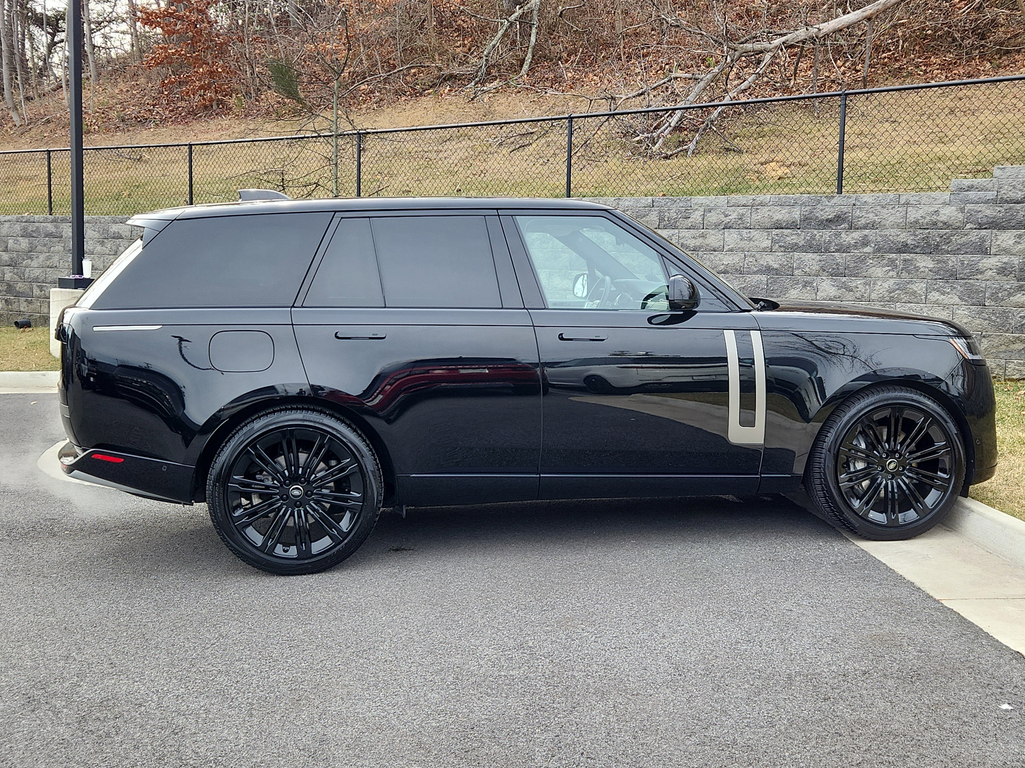 Used 2024 Land Rover Range Rover SE image 11