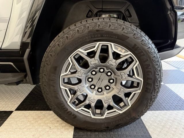 Used 2024 GMC Hummer EV 3X AWD/4WD image 12