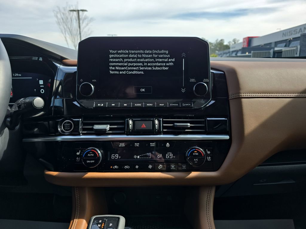 Used 2024 Nissan Pathfinder Platinum w/ Black Appearance Package image 25