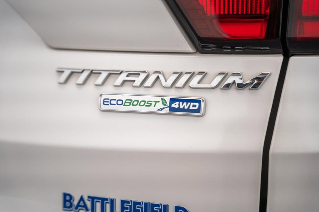 Used 2019 Ford Escape Titanium image 10