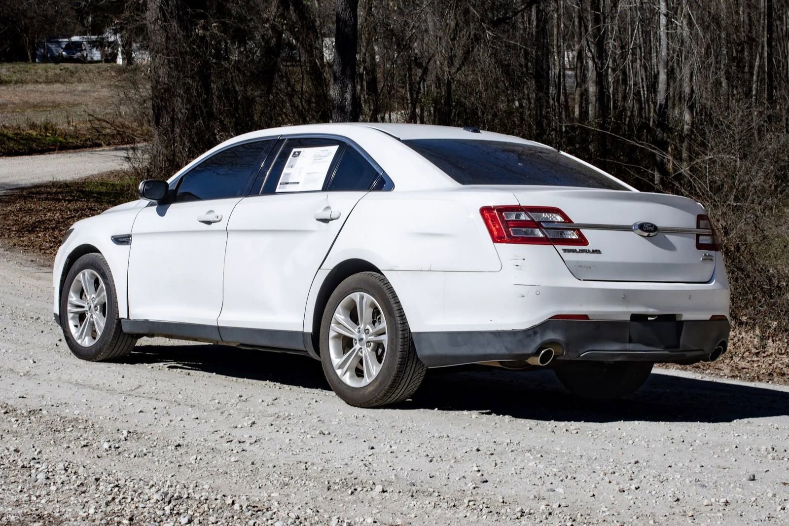 Used 2015 Ford Taurus SEL image 2