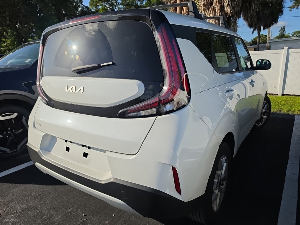 Certified 2023 Kia Soul LX w/ LX Technology Package FWD image 14