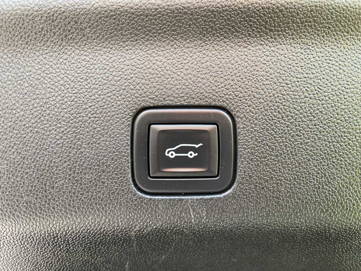 Used 2024 GMC Yukon SLT w/ SLT Premium Package AWD/4WD image 10