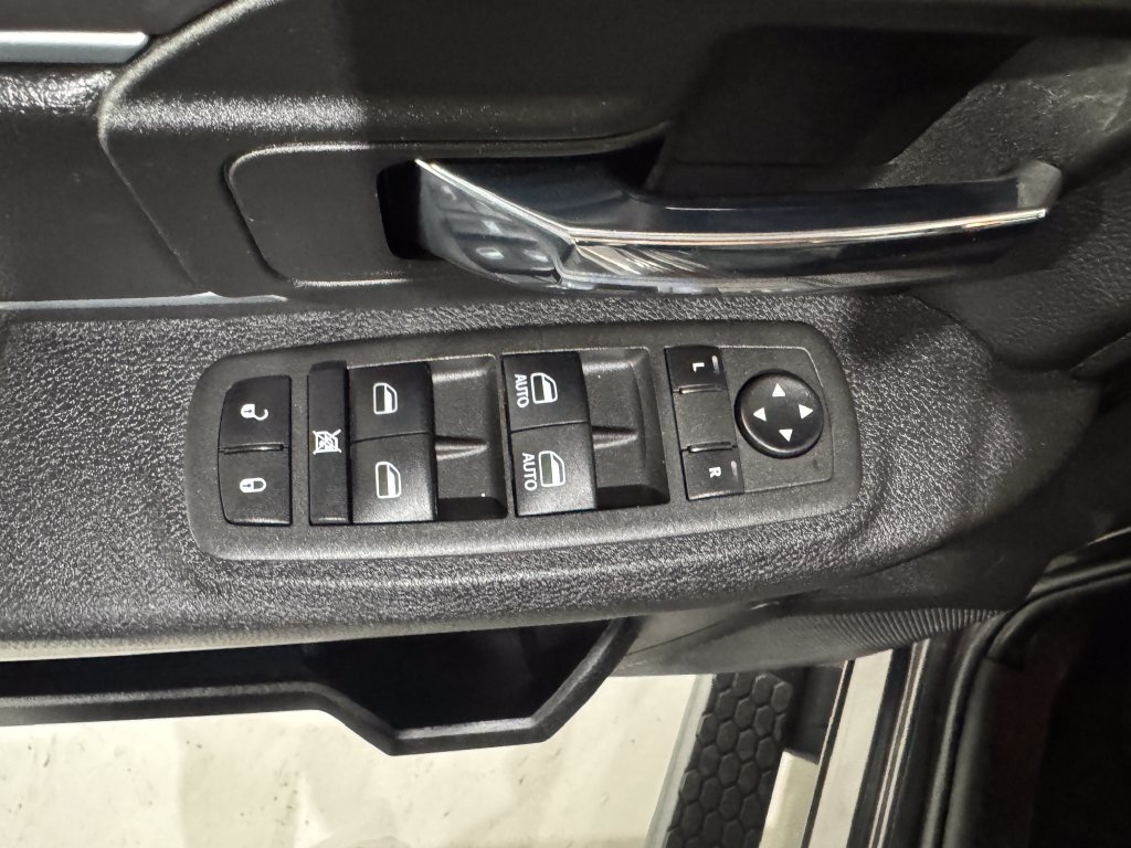 Used 2022 RAM 1500 Warlock AWD/4WD image 18