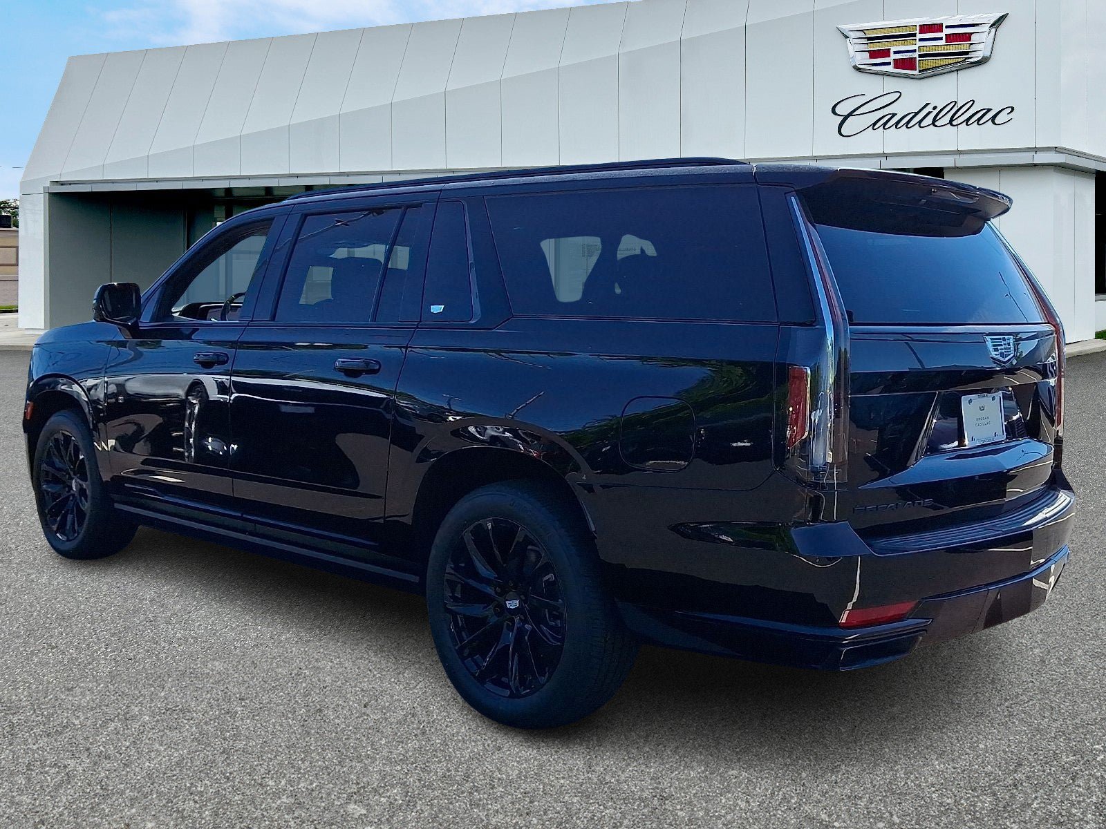 Used 2024 Cadillac Escalade ESV Sport Platinum AWD/4WD image 4