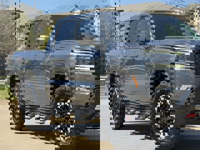 Used 2022 Nissan Frontier Pro-X RWD image 3